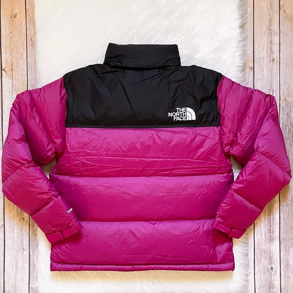 The North Face Women’s 1996 Retro Nuptse Jacket In Fuchsia Pink - Picture 7 of 13